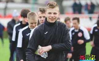 俄罗斯16岁门将扎布洛夫斯基训练时被闪电击中，至今仍在昏迷