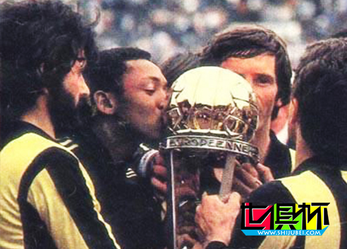 1982年乌拉圭佩纳罗尔2比0轻取英格兰阿斯顿维拉-第1张图片-世俱杯