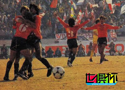 1984年12月9日阿根廷独立队1比0小胜英格兰利物浦队-第4张图片-世俱杯