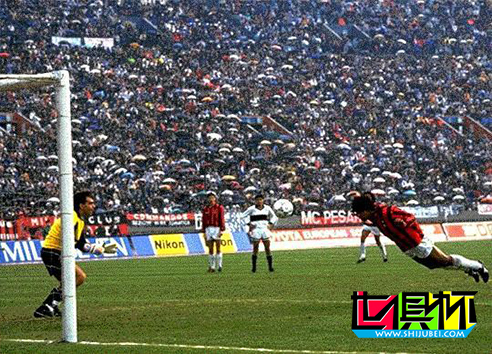 1990年意大利AC米兰队3比0大胜巴拉圭的奥林匹亚队-第2张图片-世俱杯