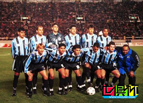 1995年11月28日荷兰阿贾克斯4:3点球击败了巴西格雷米奥-第2张图片-世俱杯