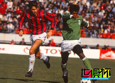 1989年意大利AC米兰1比 0小胜哥伦比亚麦德林民族竞技