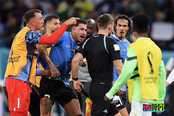 卡塔尔世界杯攻击裁判 多名乌拉圭球员遭禁赛
